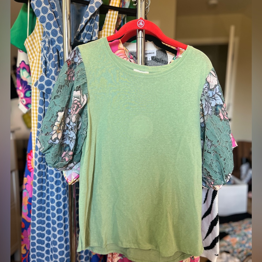 Umgee Crochet Top size small